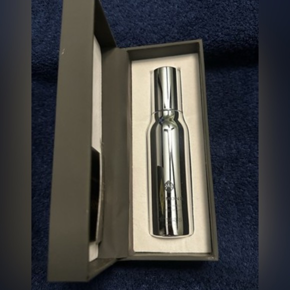 Kristal’s Diamond‎ Anti-Gravity Serum
Anti-wrinkle- face plump
Lifting  1.7 oz - Picture 3 of 5